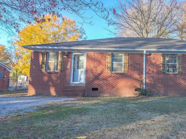 Building Photo - 927 E College St