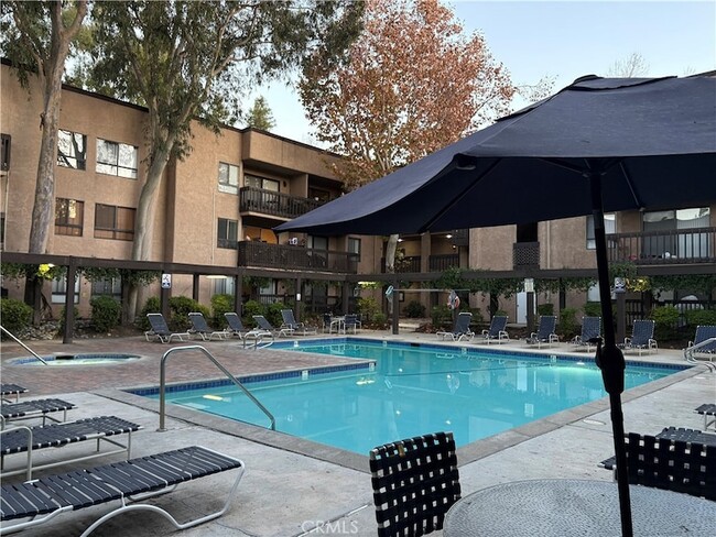 Photo - 22100 Burbank Blvd Unidad 106A