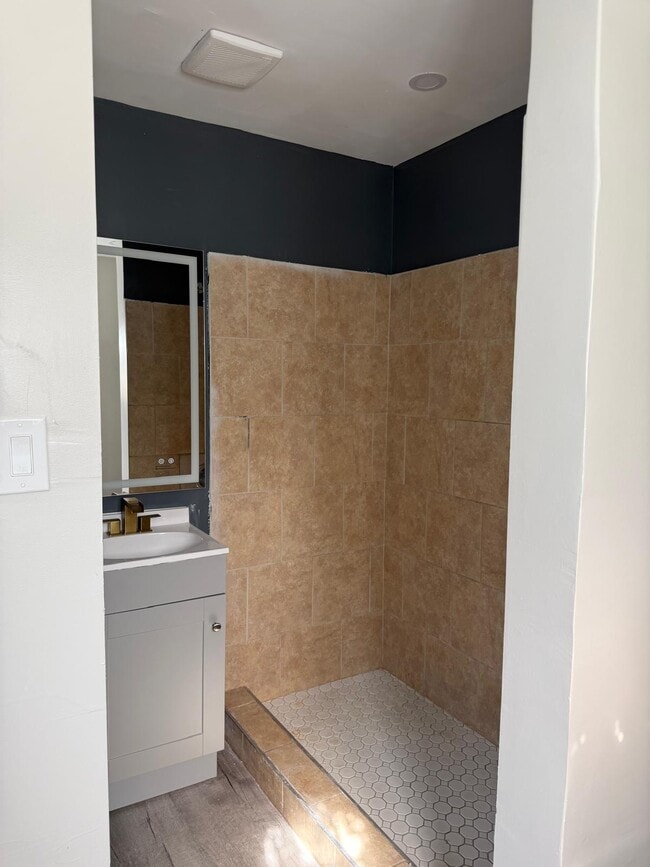 Photo - 135 Peach St