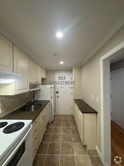 Building Photo - 28 Brentwood St Unit 5 Rental