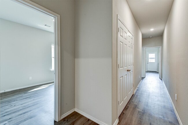 Photo - 407 E Avenue G