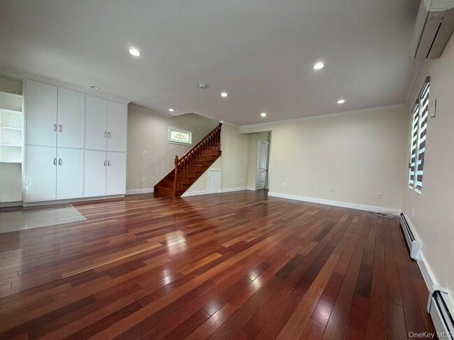 Photo - 30 Herkomer St