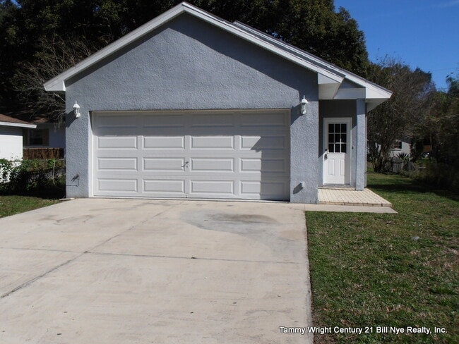 Building Photo - THREE BEDROOMS AND A TWO CAR GARAGE Rental