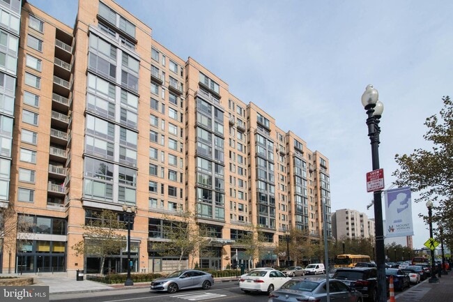 Photo - 475 K St NE