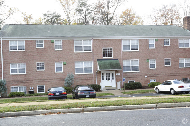 Building Photo - Fields of Falls Church Rental