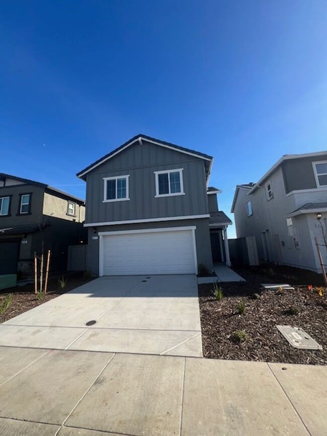 Photo - Brand New DR Horton Solar Smart Home with 4 Bedrooms.