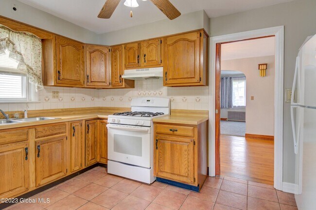 Photo - 73 Russell Rd