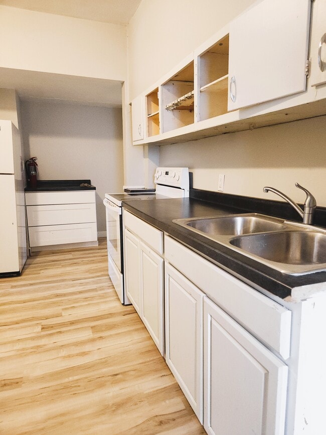 Photo - 221 8th St E Unit 2