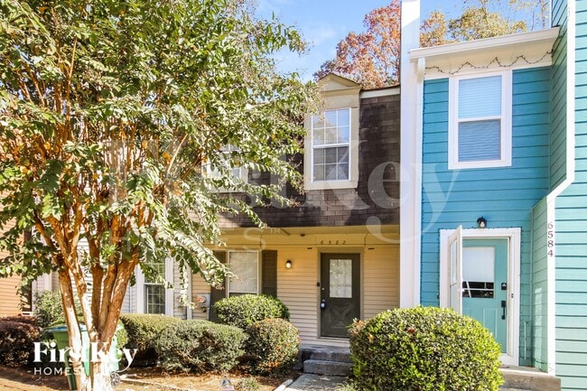 Photo - 6582 Wellington Square