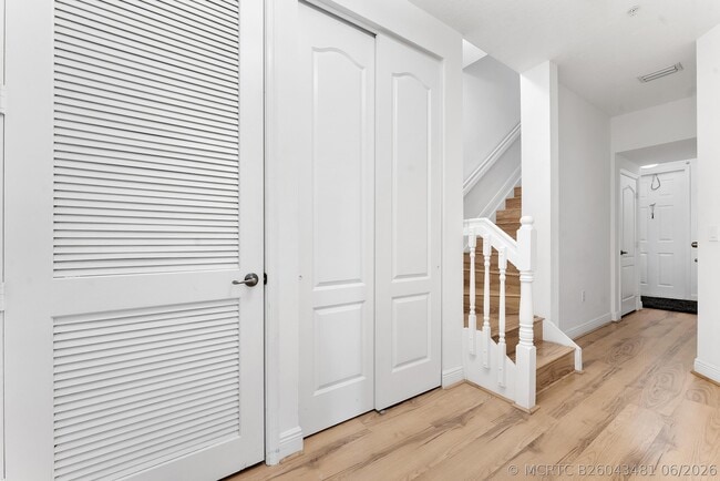 Photo - 638 NW 38th Cir