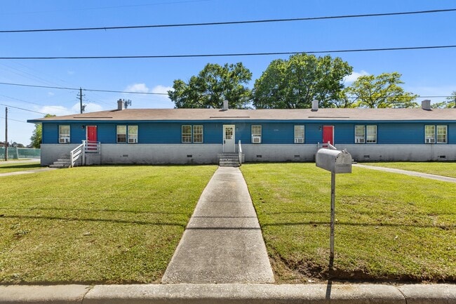 2101 Montclair Dr