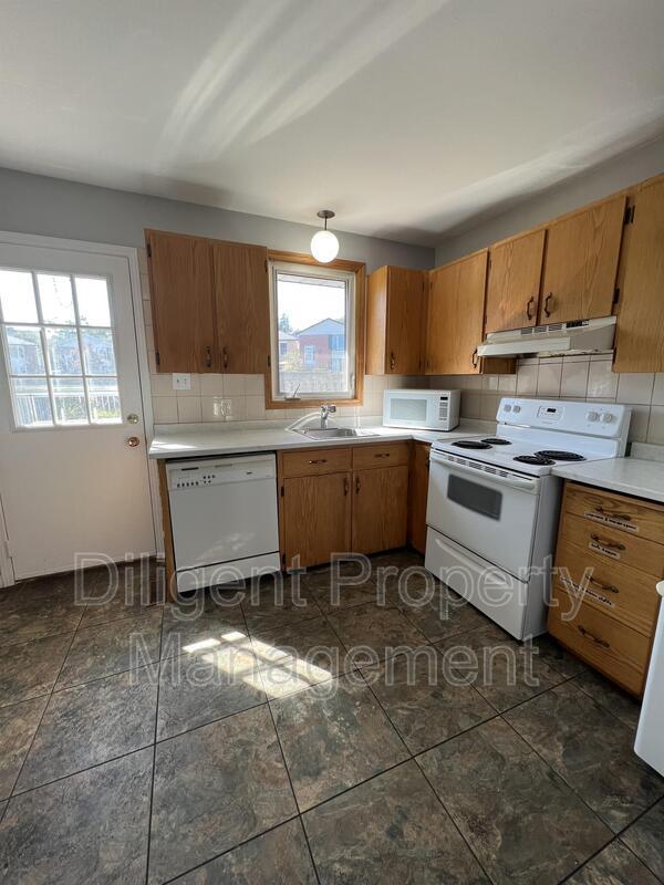 Photo - 2148 Springwood Rd