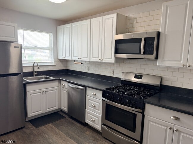 Photo - 343 Ventnor Ct