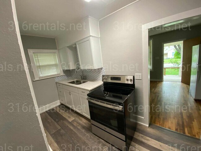 Photo - $895- 2 bed 1 bath - Beautiful single family home