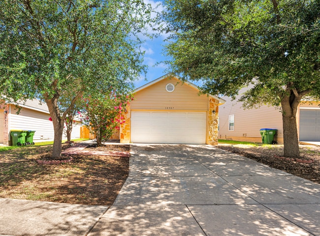 Building Photo - Cozy 3 Bedroom Home in Far West San Antonio!
