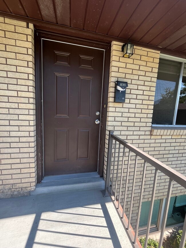 Building Photo - 162 N 400 E Unit 162 Rental