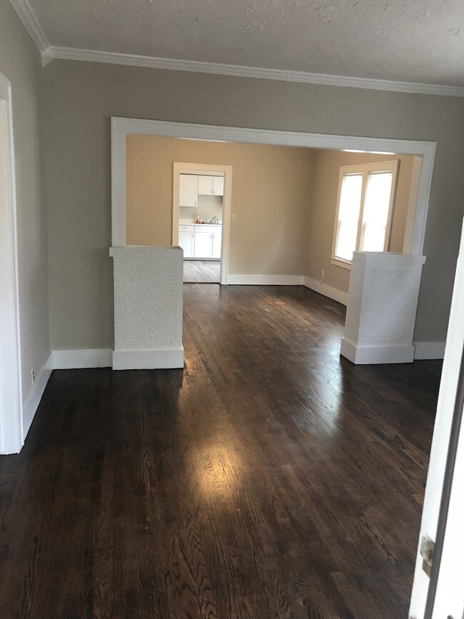 Entry/living room space looking towards dining room and kitchen - 922 Maple St Townhome