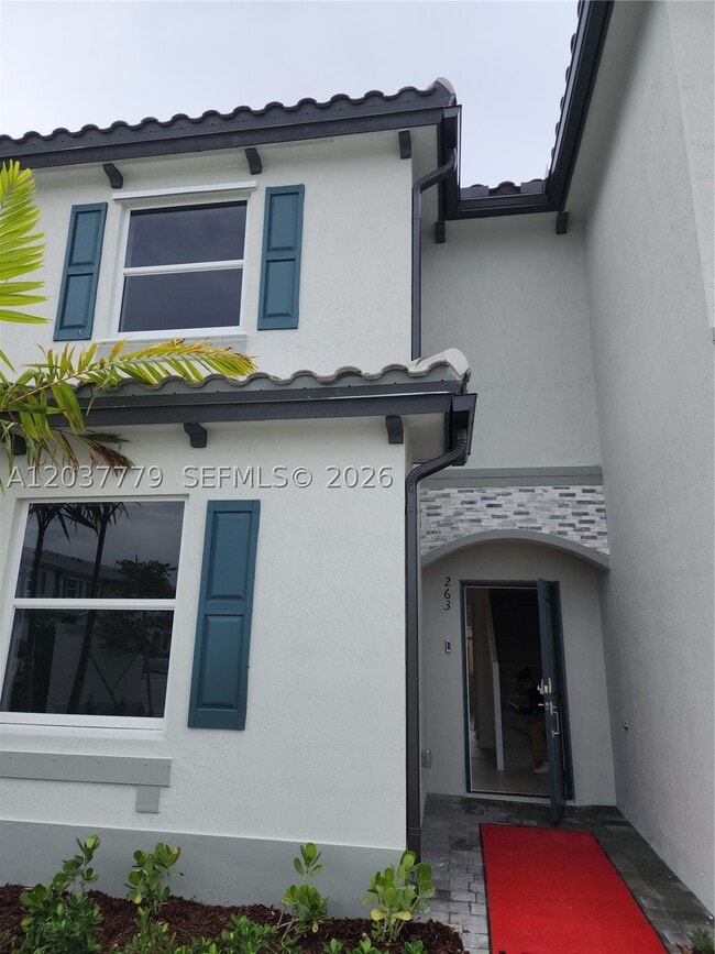 Photo - 263 NW 11th St