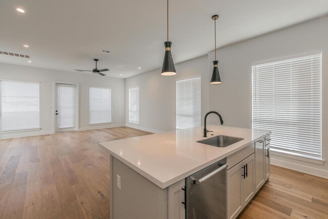 Photo - Excellent 3 bedroom 2.5 bath in Arlington