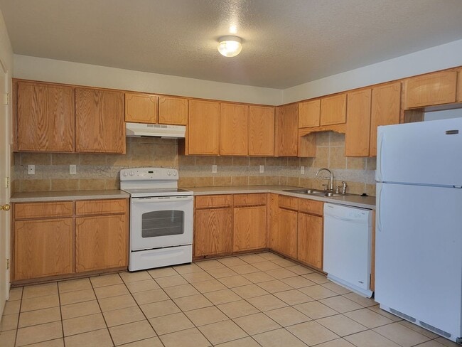 Photo - 404 Dale Ave Unidad A-STILL OCCUPIED BY RESIDENT