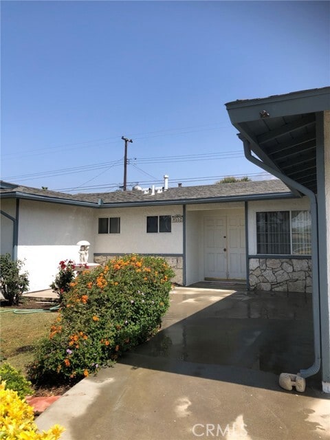 Building Photo - 8552 La Vine St