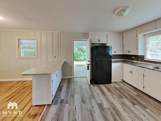Photo - 921 N Highland Dr