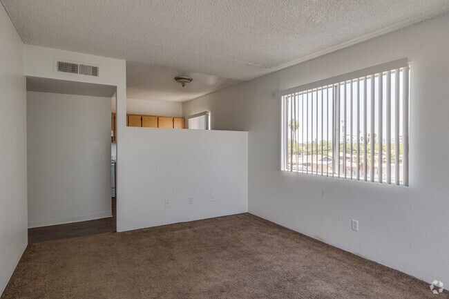 1BR, 1BA - 551SF - Living Room