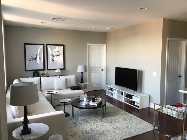 19 W Market St Unit 701