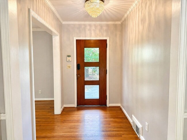 Photo - 1596 Deer Park Rd NE