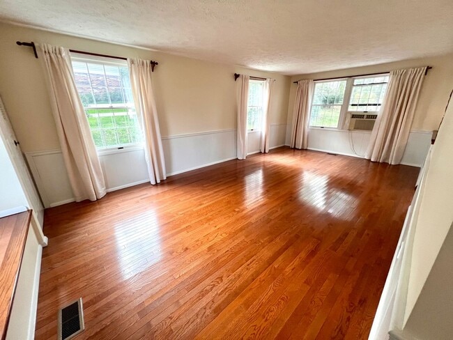 Photo - Beautiful Home - 3 Bedroom 2.5 Bathroom - ...