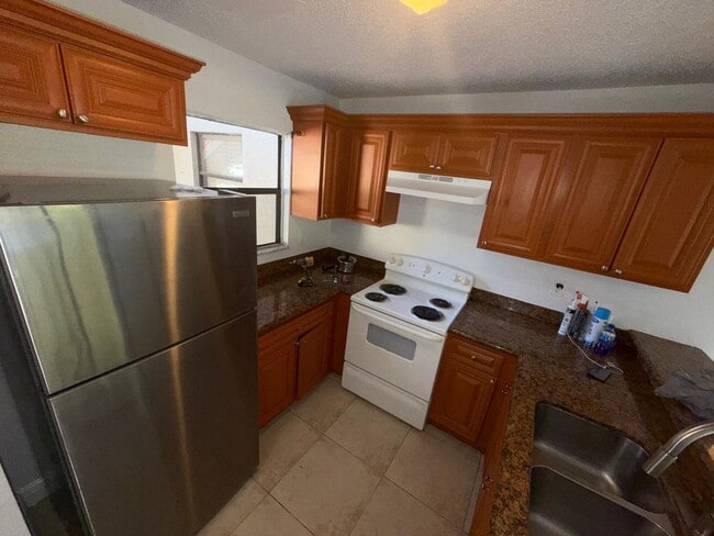 Photo - 1481 Windorah Way Unit b
