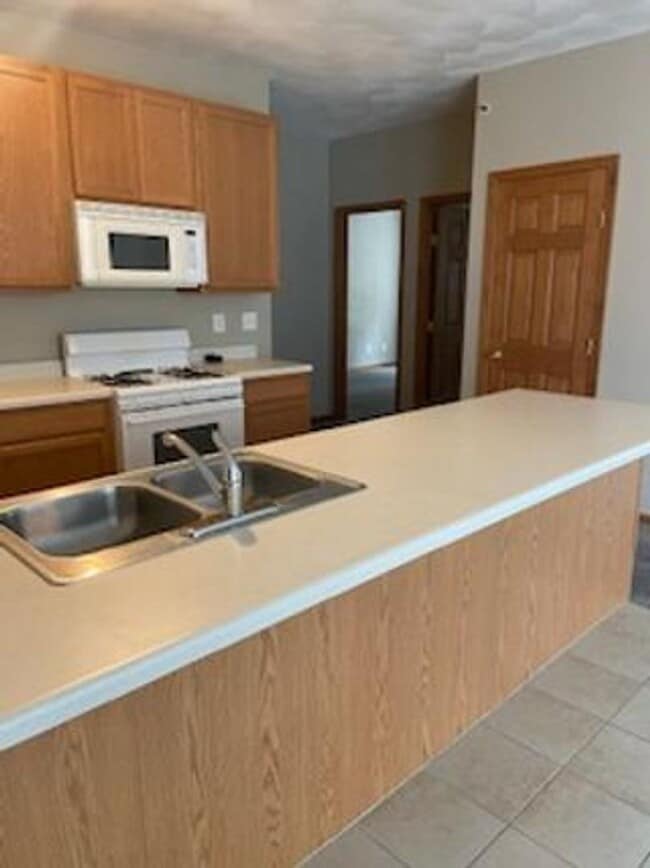 Building Photo - 10284 Clearwing Ln Unit 10284 Clearwing Lane # 3 Roscoe, IL 61073