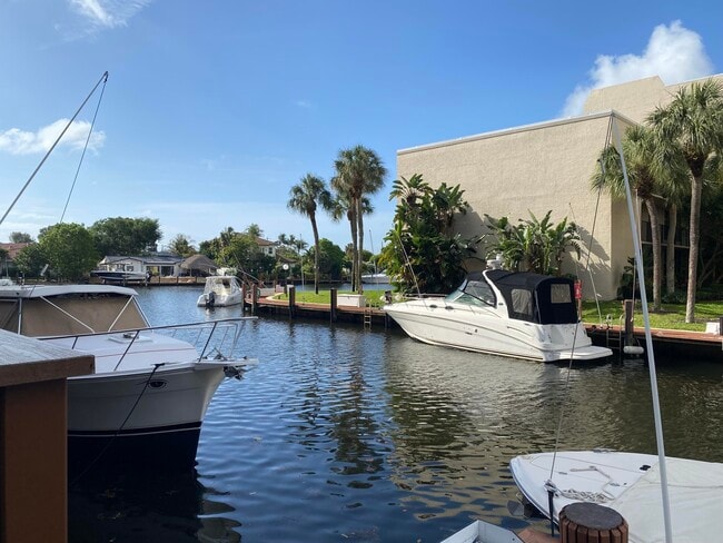 Building Photo - 15 Royal Palm Way Unit #107