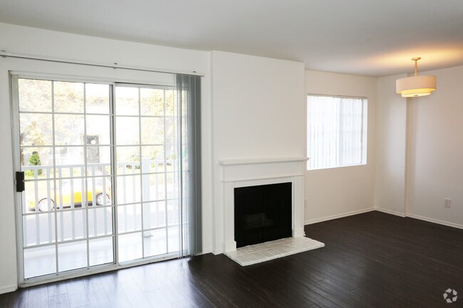 2BR, 2BA-Living Room