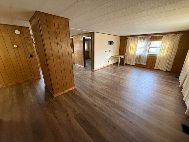 Photo - 4 Bed 2 Bath Home with 2 Car Garage, Large Private Fenced Yard. Lander, WY