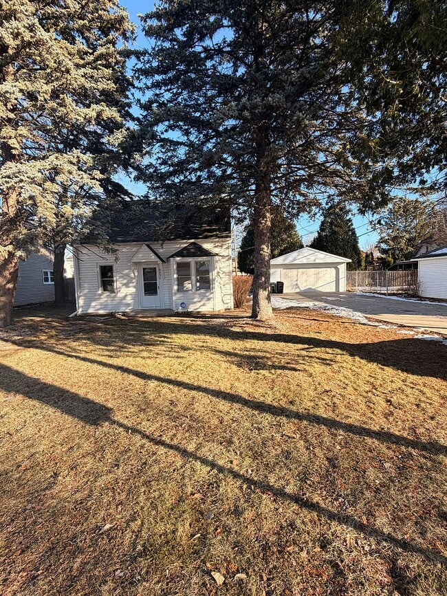 Building Photo - 4256 S 96th St