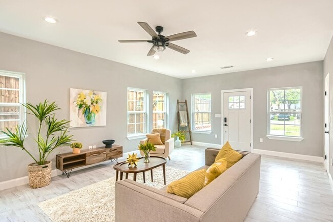 Photo - North Oak Cliff home 2 miles from Bishop A...