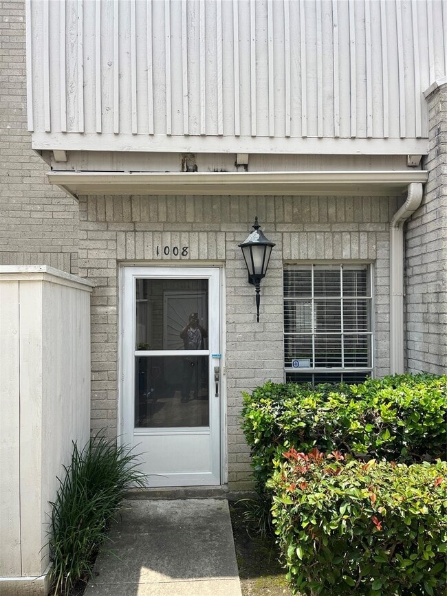 Building Photo - 3800 Tanglewilde St Unit 1008 Rental