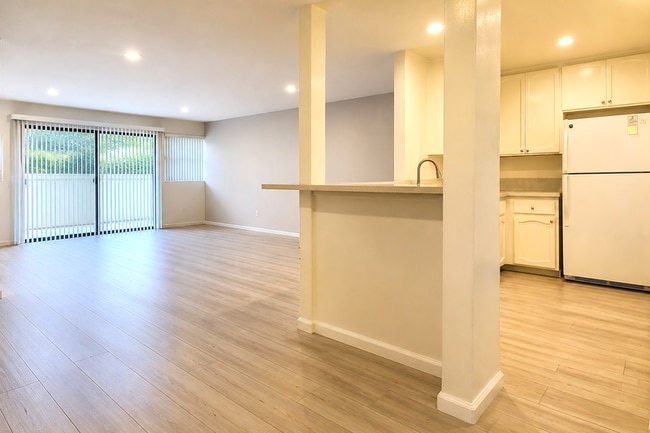 Photo - 2607 Pirineos Way