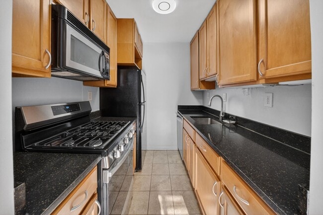 Building Photo - 5112 MacArthur Blvd NW Unit 209