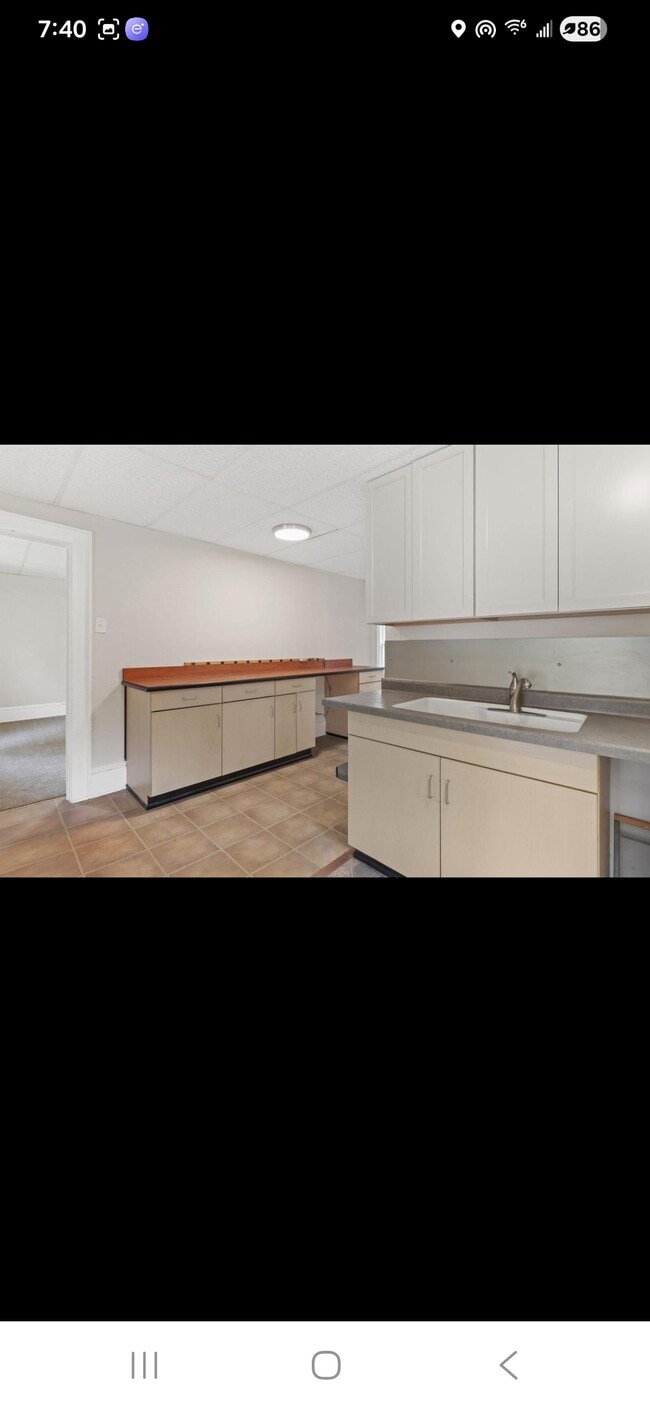 Photo - 408 1/2 E Washington St Unidad Upper