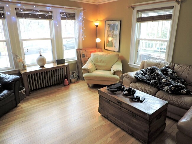 86 Henry St Unit 1