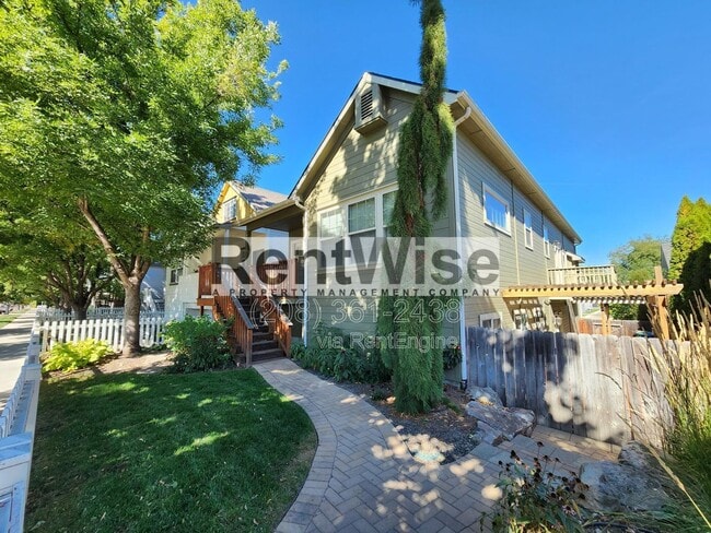 Photo - 318 W Highland St