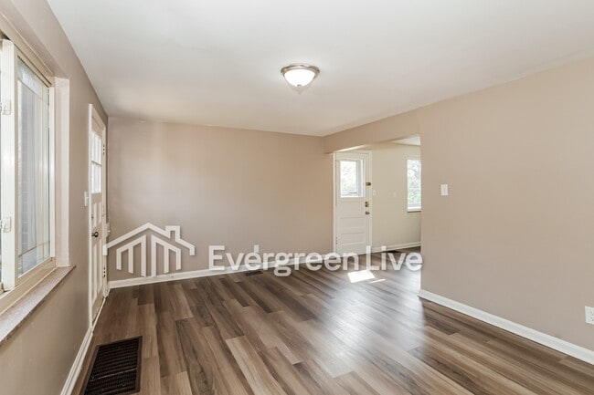 Photo - 6331 Stover Ave