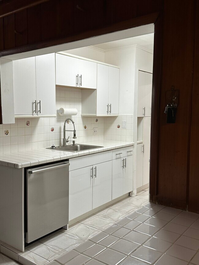 Photo - 811 NE 2nd Pl