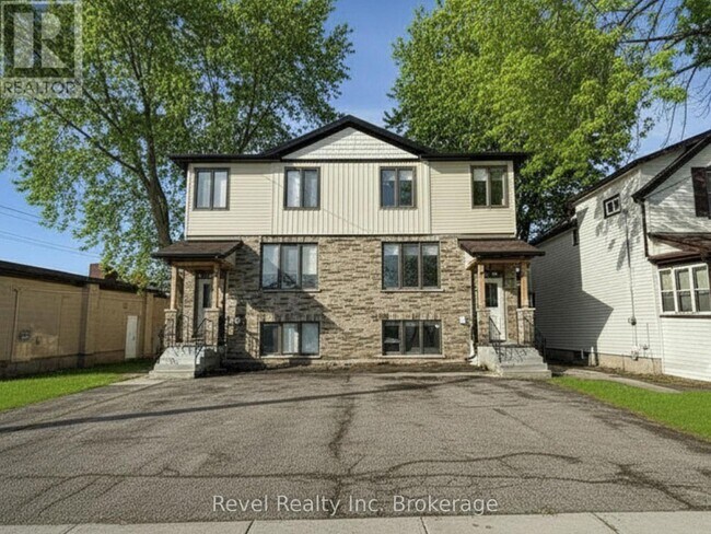 Photo - 675 Princess St