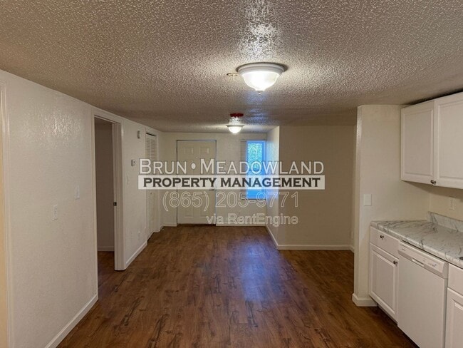 Photo - 502 E Red Bud Rd