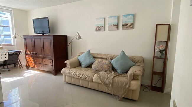 Photo - 999 Brickell Bay Dr Unidad 809