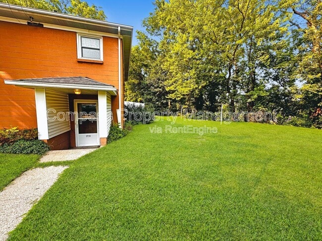 Building Photo - 2719 S Burdick St Rental