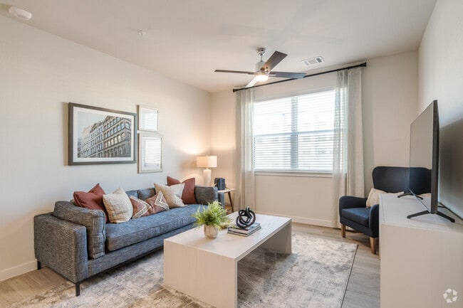 2BR, 2BA - 1058SF